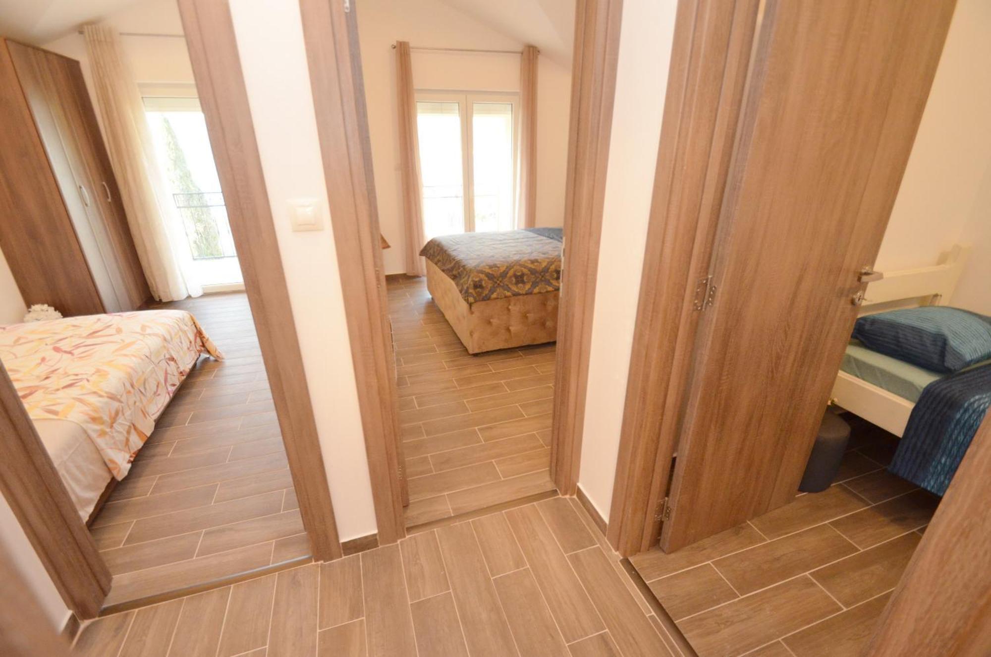Leut Stone Residence Тиват Номер фото