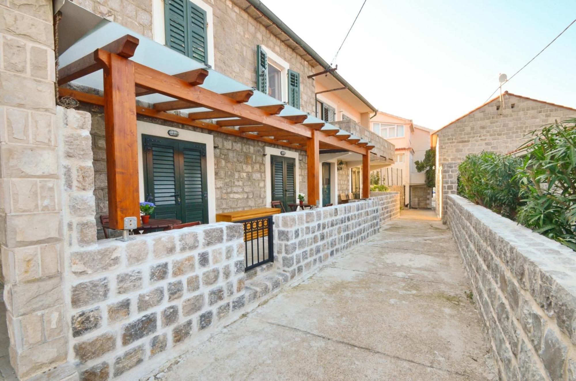 Leut Stone Residence Тиват Номер фото